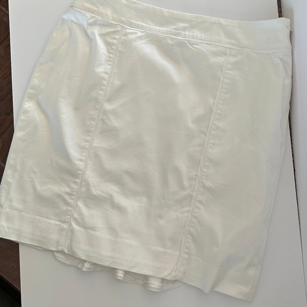 White House Black Market White Ruffle Back Lined Skirt Sz 8
